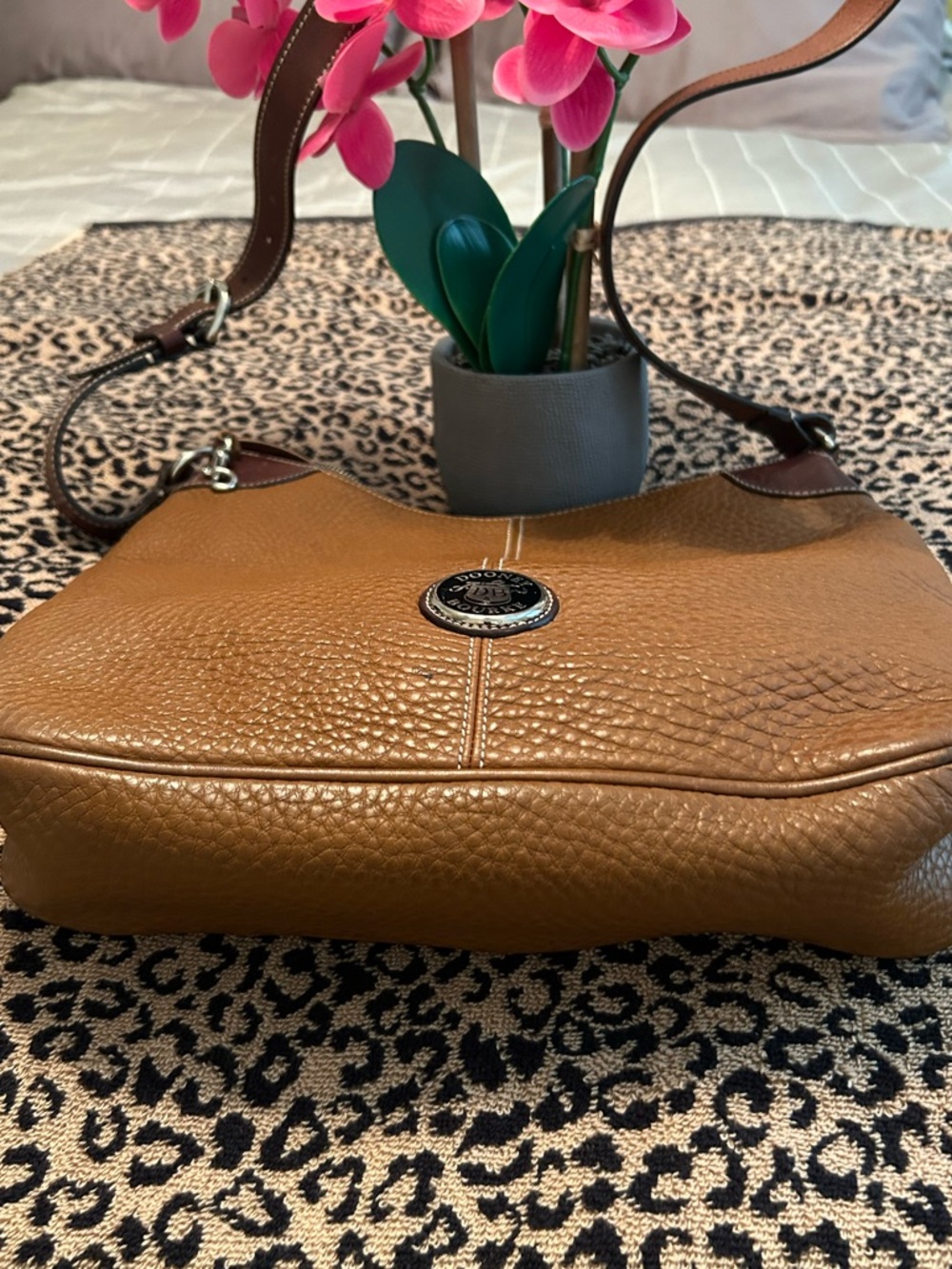 DOONEY and BOURKE Vintage Leather Crossbody Bag 12 X 12 with Bag Insert - Picture 6 of 11